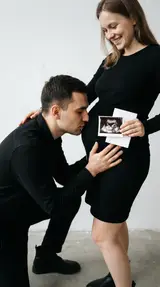 Поцелуй в живот: фото будущих родителей