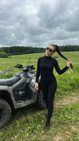 Фото с квадроциклом в поле